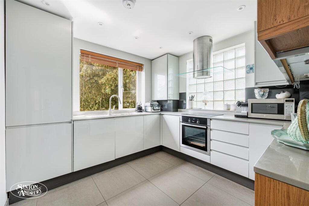 15 Kemsley Court-5.jpg