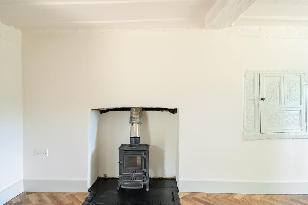 1296528-4-682c6fb...