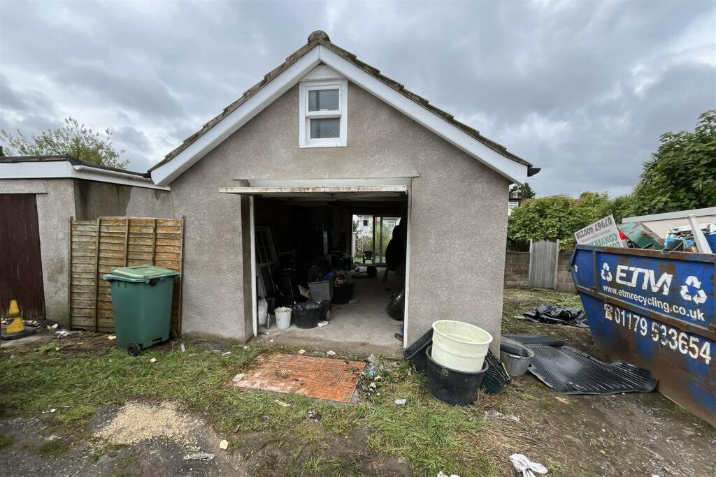 Garage and Garden to the Rear of 209, Luckwell Roa