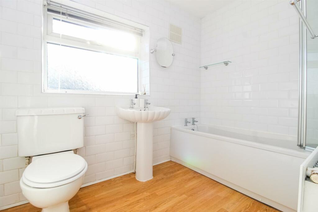 BATHROOM/W.C.