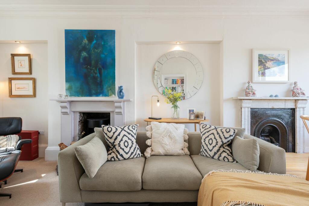 Hawley House, 4 South Ford Road, Dartmouth: Living Room