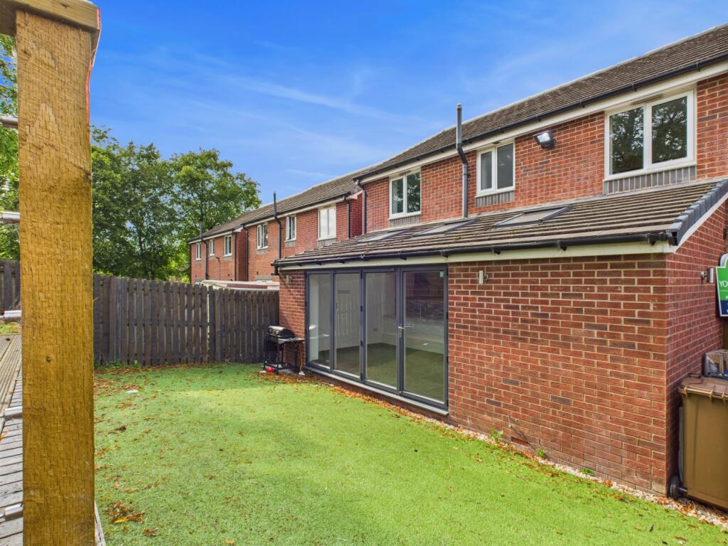 CAM03729G0-PR0113-STILL031