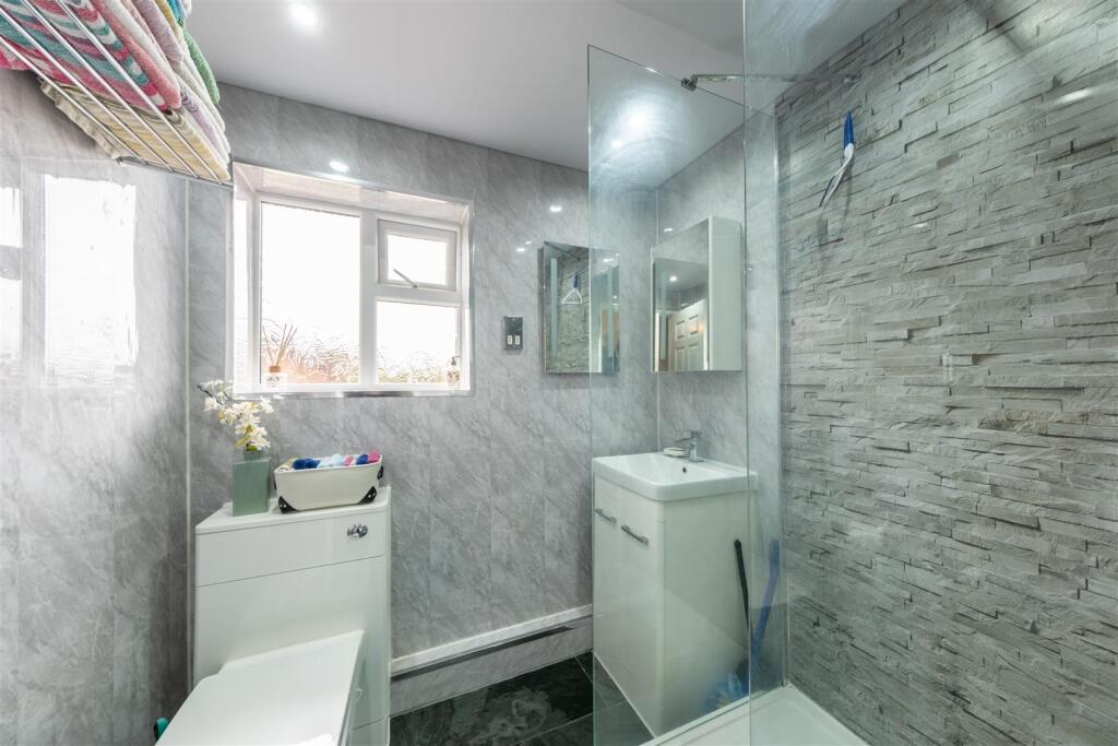 26 Chesterfield Close-030.jpg