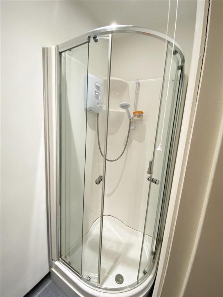 46AG shower 1 large 1275px wide.jpg