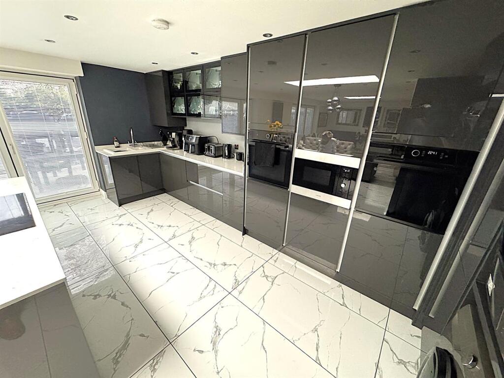 thumbnail_image2 (4).jpg