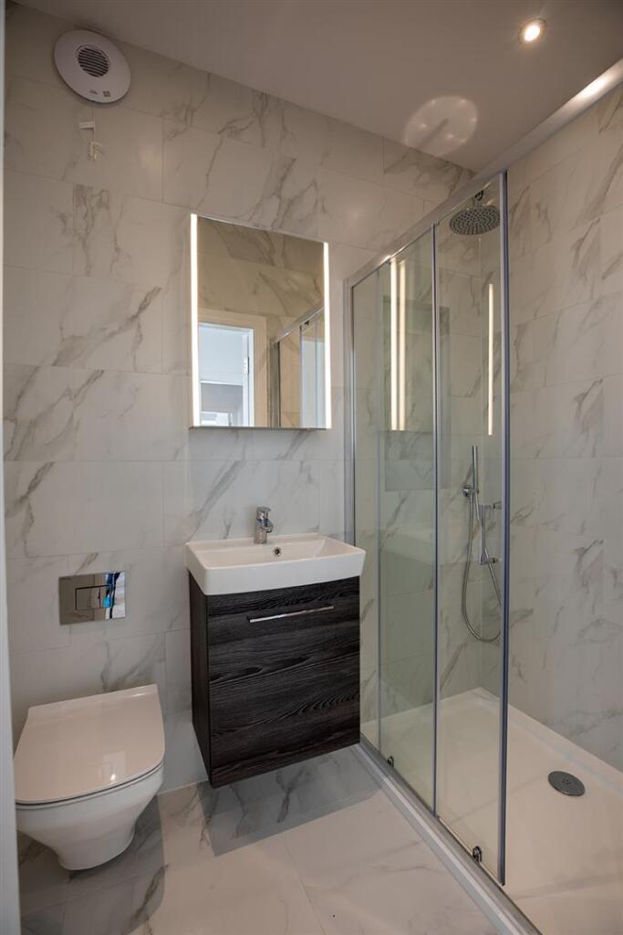 Apt 23 Master-En-Suite.jpg