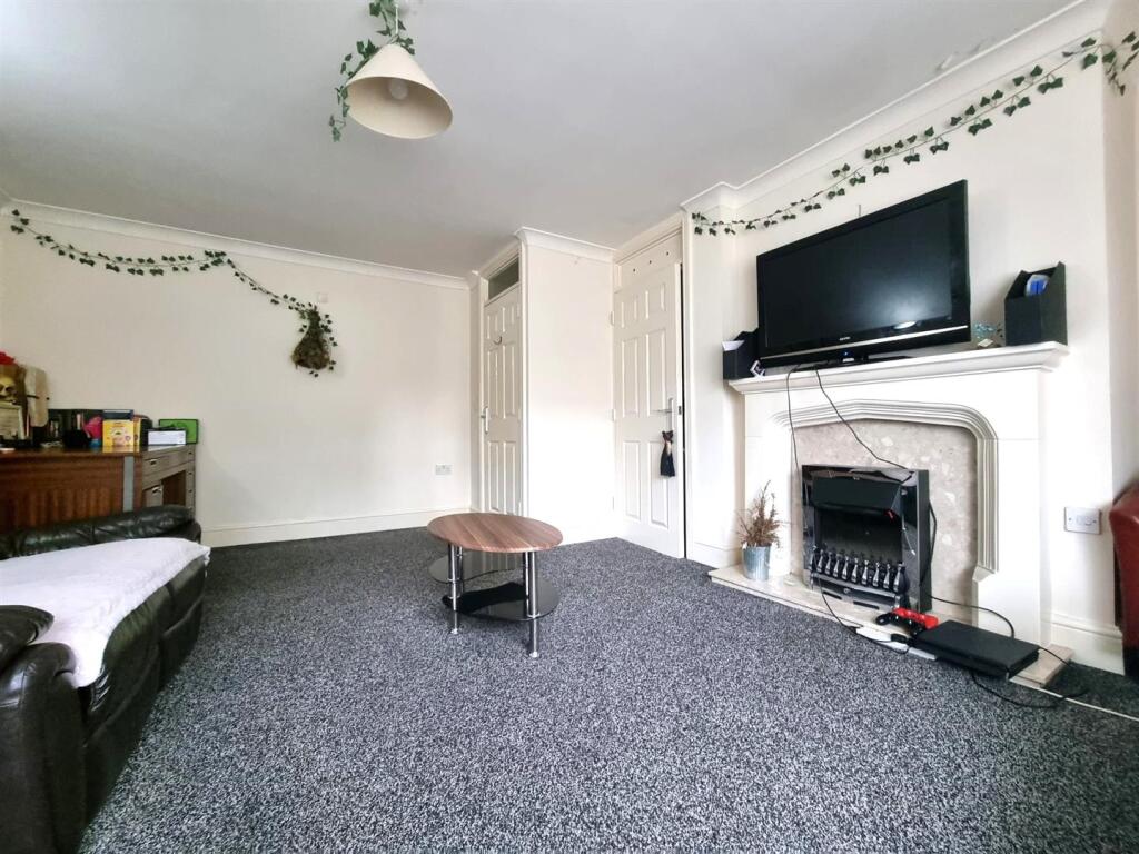 Good Sized Lounge/Diner
