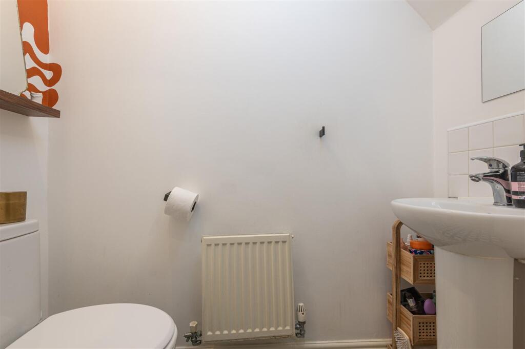 13 - 18 Long Hill Road HD2 1PJ.jpg