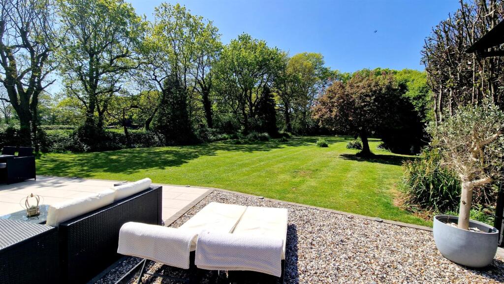 REAR GARDEN.jpg