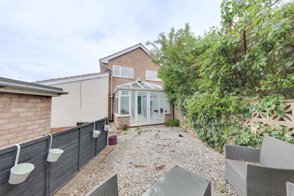 Rear Garden Dining Area