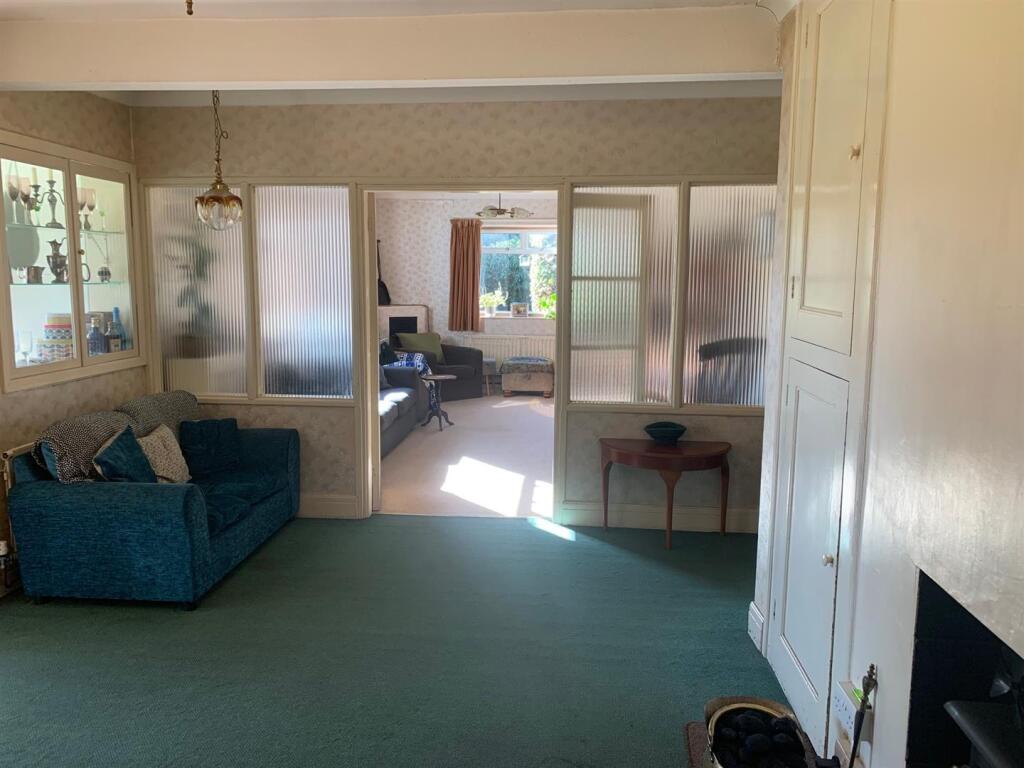 Dining room 2.jpg