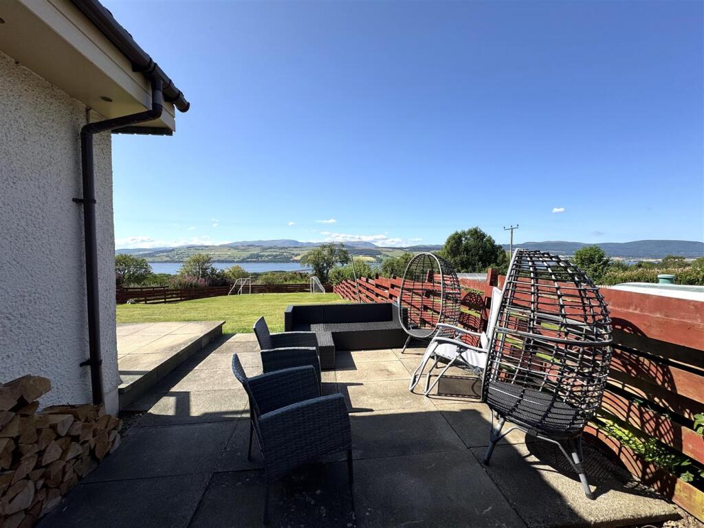 SIDE PATIO.JPG