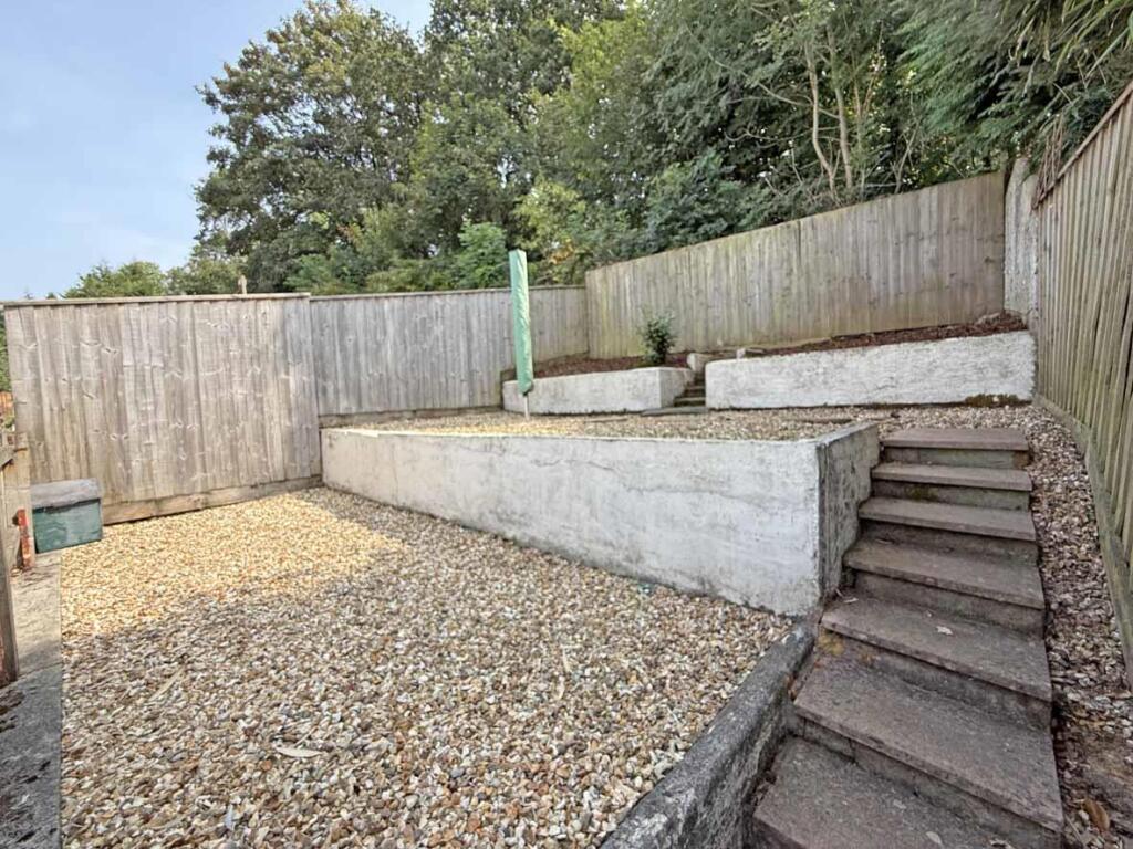 Humber Close 33 - Garden 3.jpg