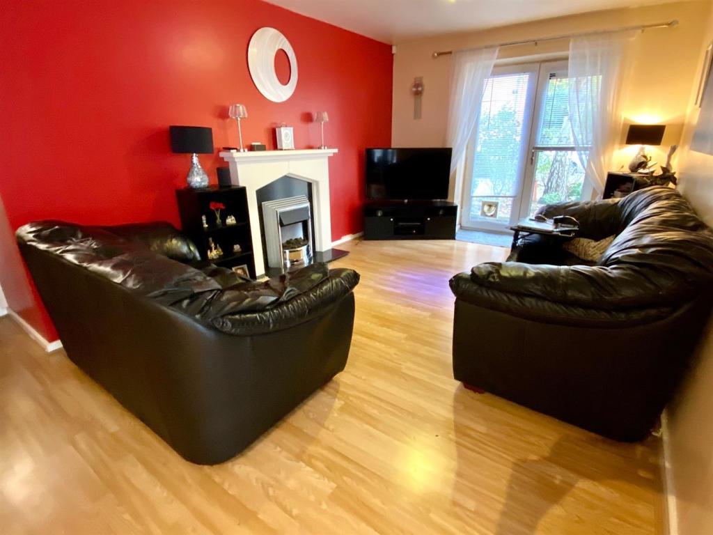the pinnacle 2 lounge.jpg