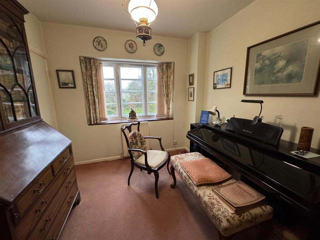 SECOND RECEPTION ROOM.jpg