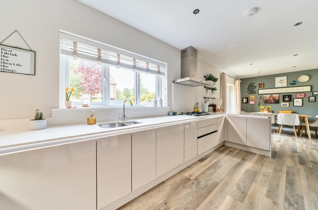 1325604-12-687776...