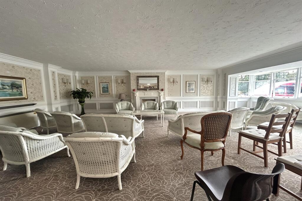 Communal Lounge 