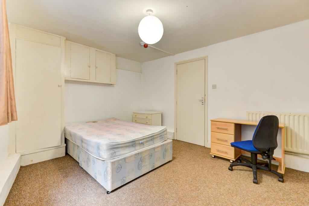 A simple and bright double bedroom featuring a ...