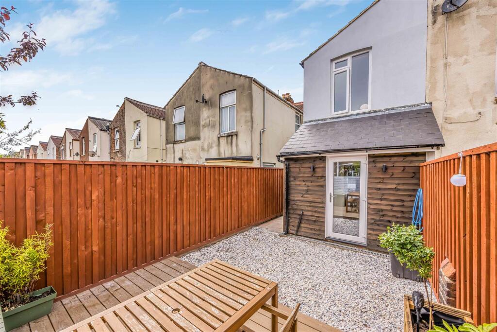 102 Jubilee Road, Southsea-Small-PorticoMarketing-