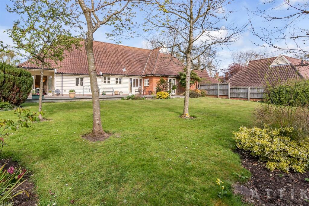 2 Hanbury Close, Halesworth IP19 8DG (52).jpg