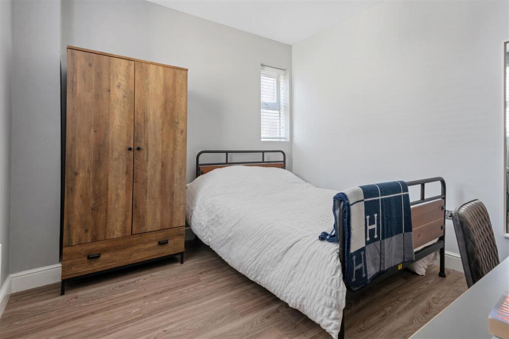 B, 11 Larkdale Rd-Hi-14.jpg