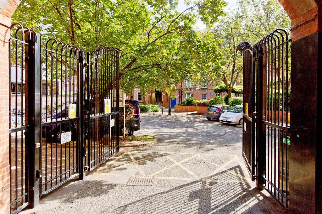 Vauxhall Bridge Road, London