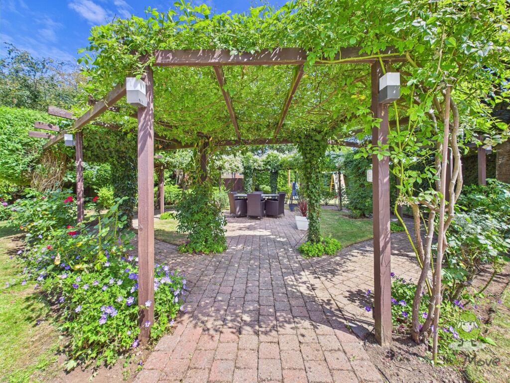 CAM01543G0-PR0141-STILL095