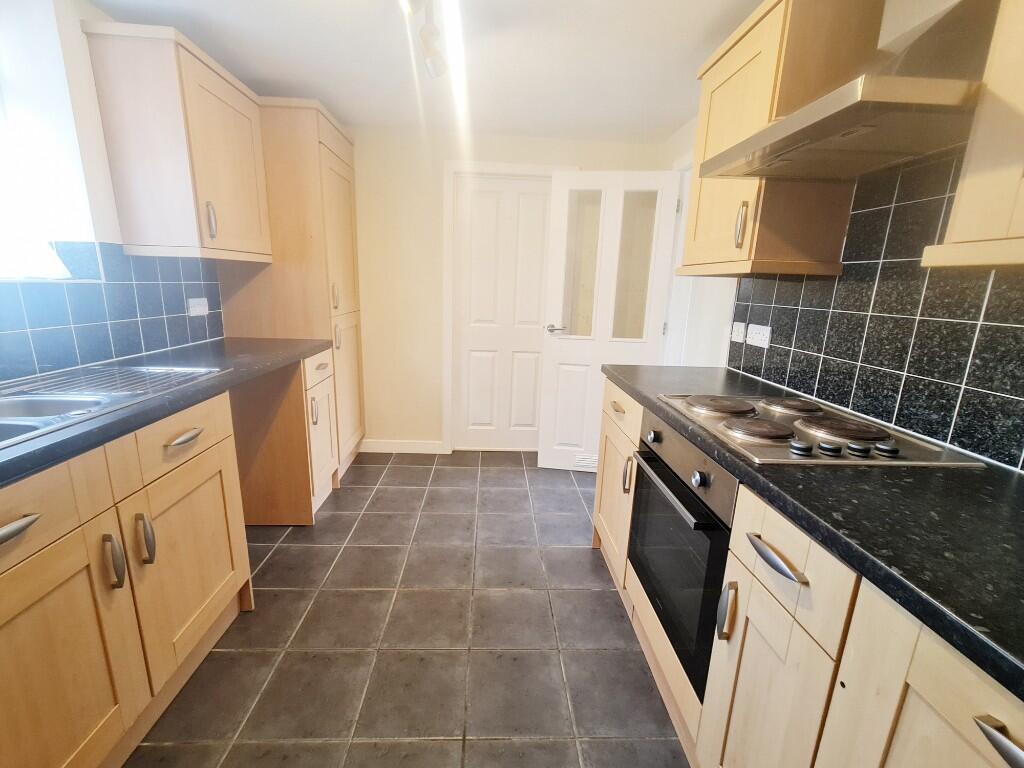 1-Bed's Kitchen