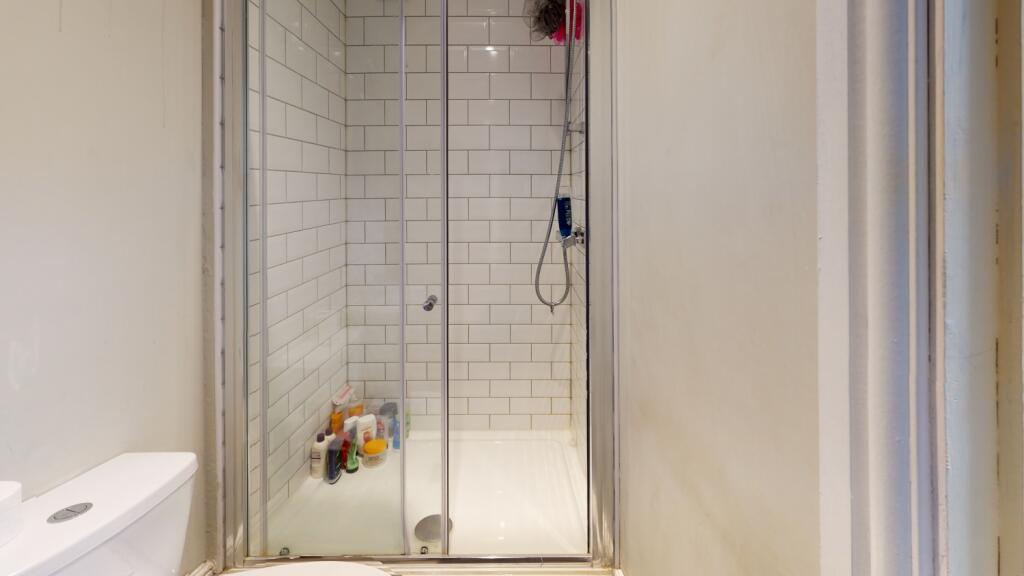 400-Fishponds-Road-Shower-Room(1)