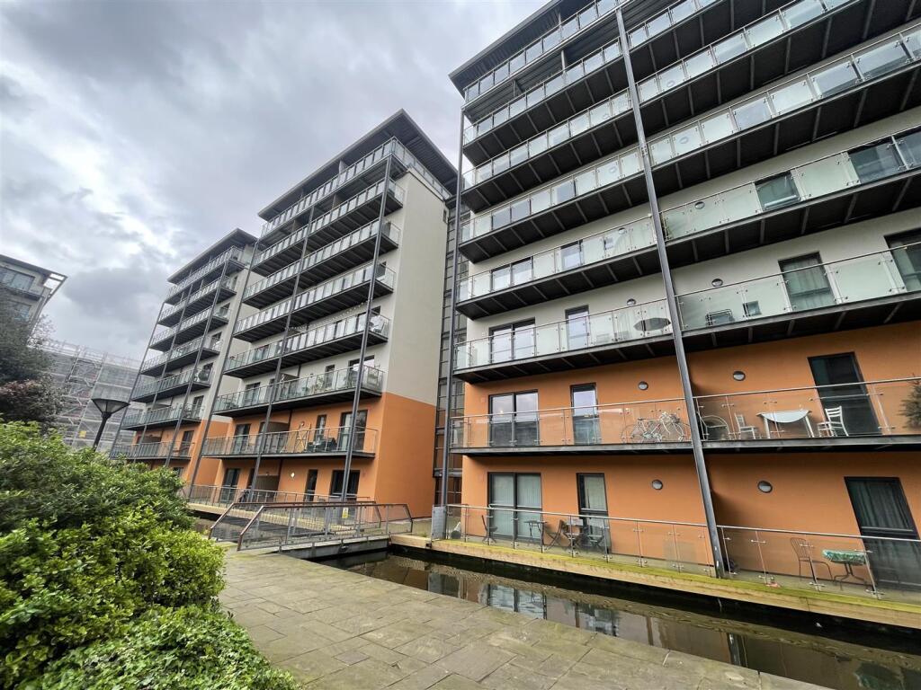 Exterior 2.jpeg