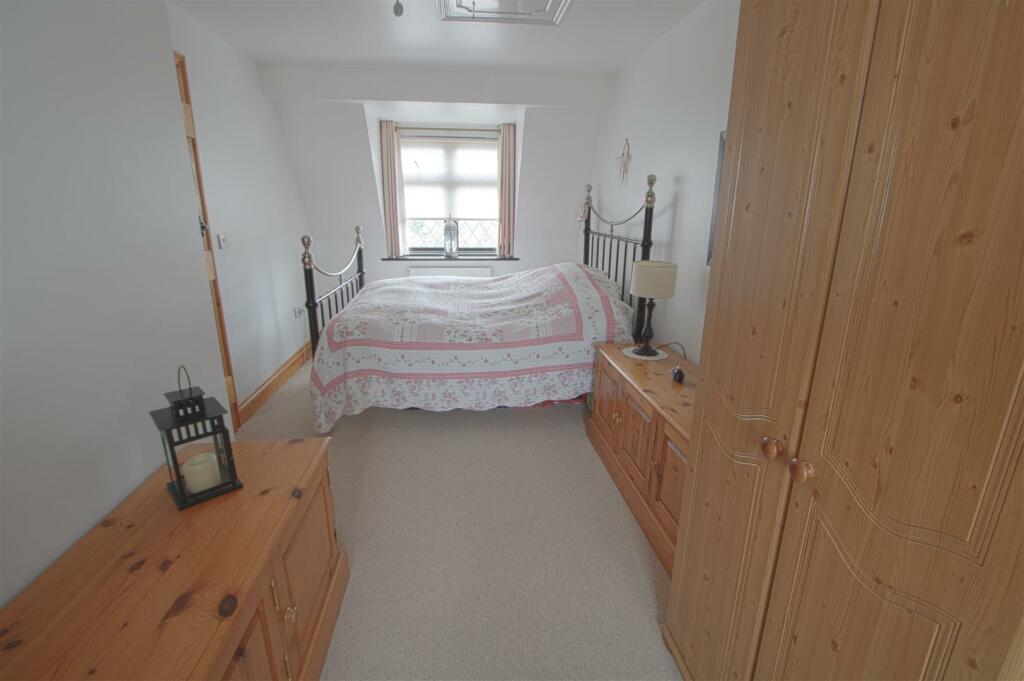 bed2.jpg