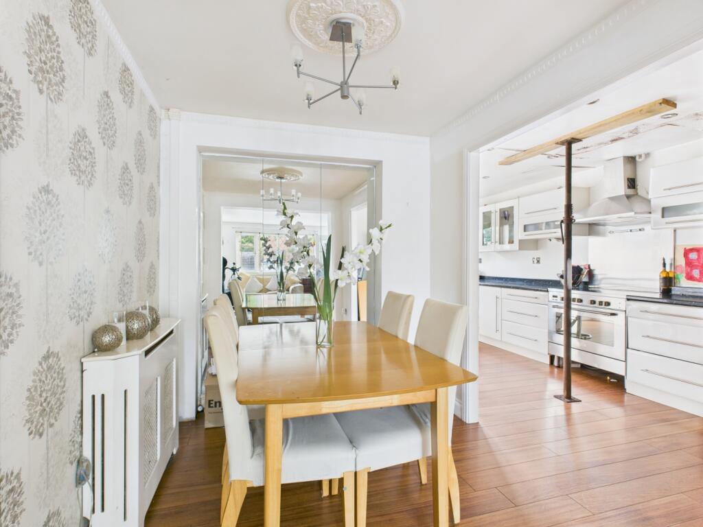 CAM03729G0-PR0081-STILL005