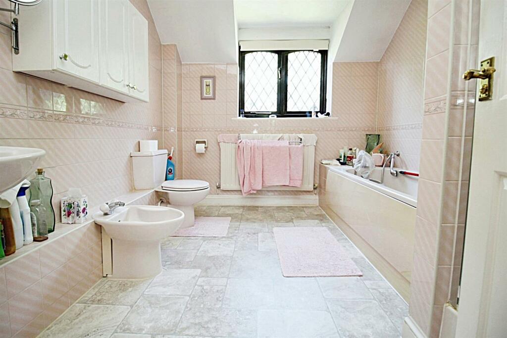 EN SUITE SHOWER ROOM