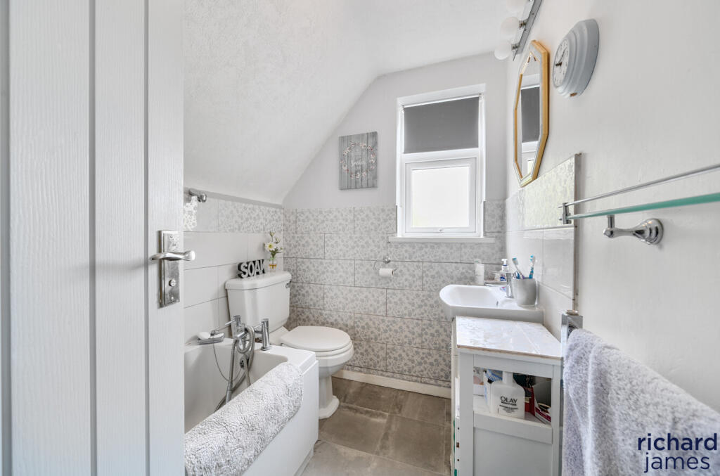 b5b47ec507ef4c5c9bf31ed03ee04d94