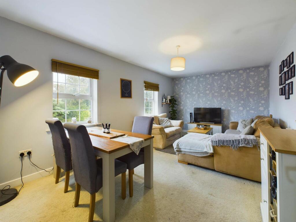 Sitting/Dining Room