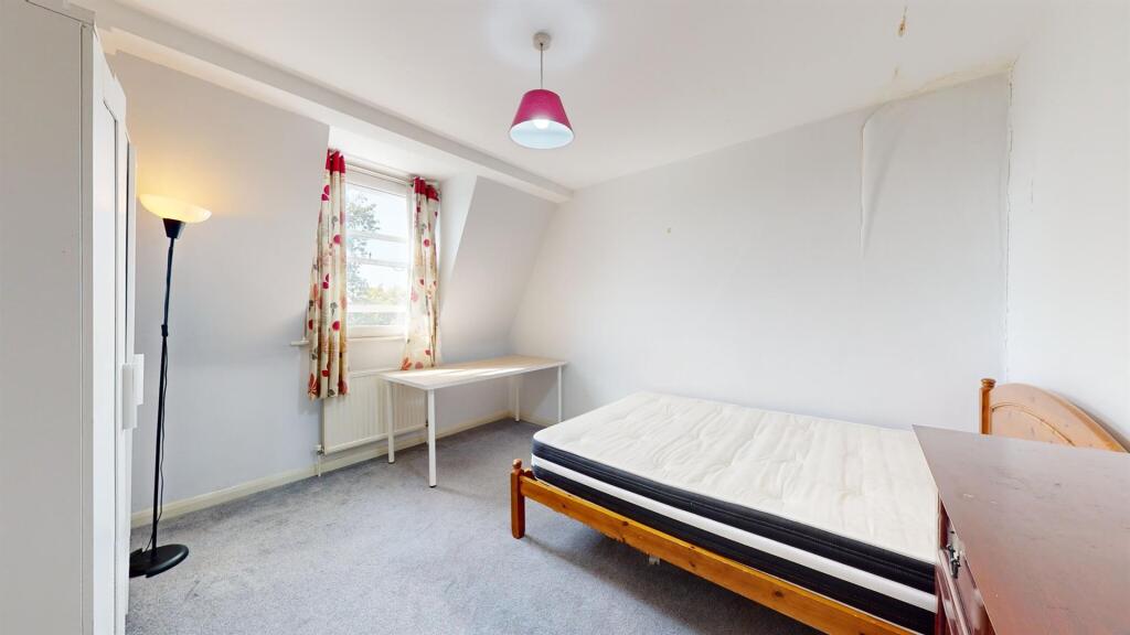 bed2.jpg