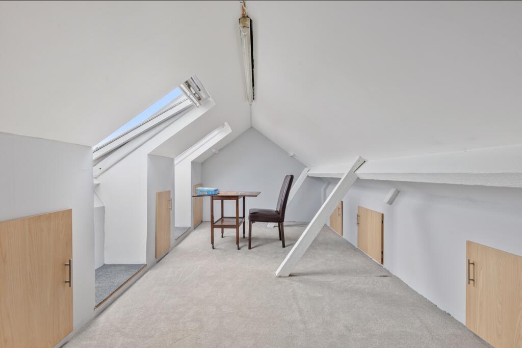 A24 - 115 Goodrington Road Paignton - 250606