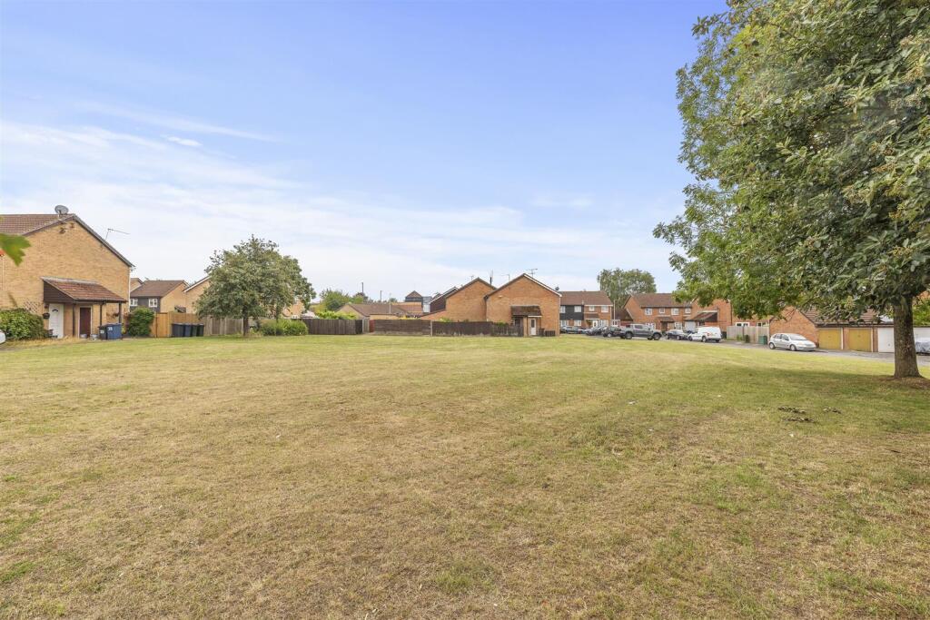 64 Lansdowne Way, HP11 1TN-14.jpg