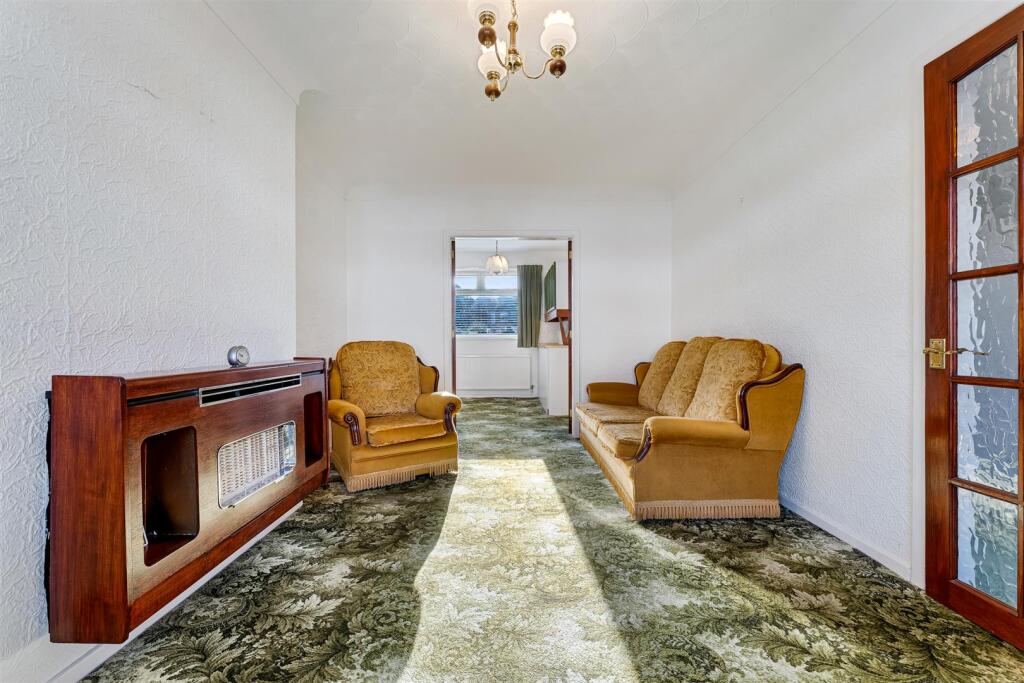 72 Sinclair Avenue lounge and dining.jpg