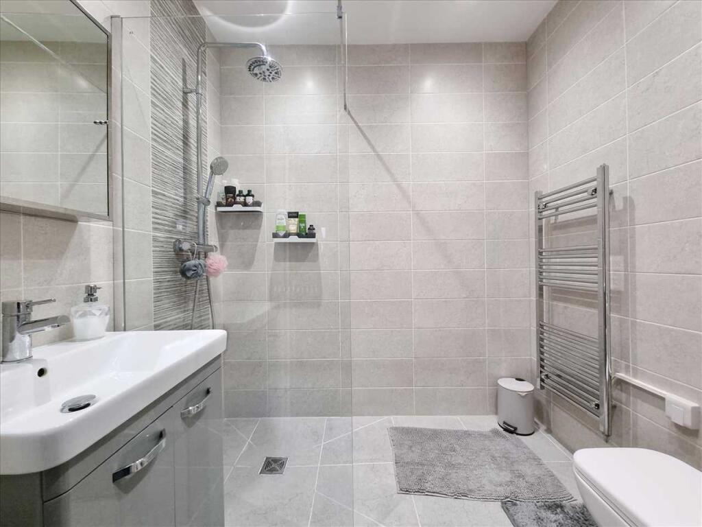Shower Room: