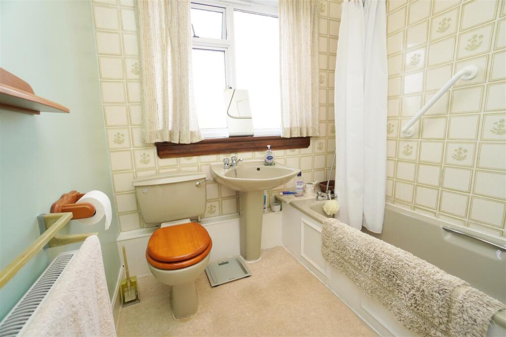 bathroom1.jpg