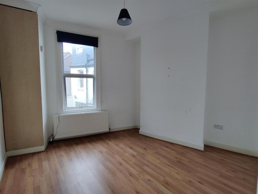 191 Trevelyan Road Bedroom 2.jpg