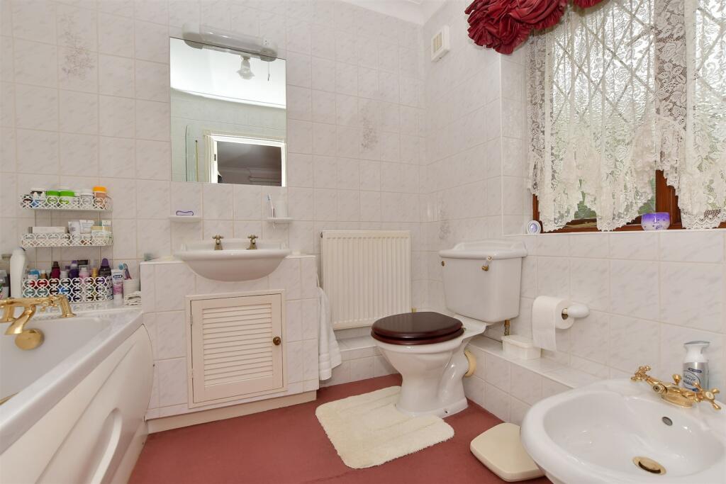 En-Suite Bathroom