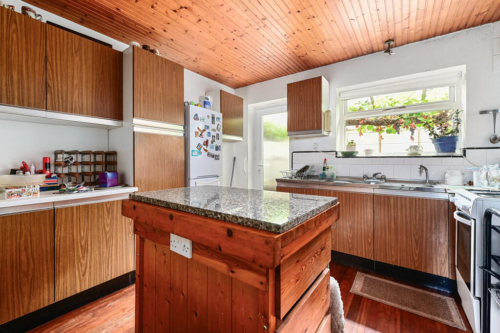 22 Frogmore Rd (2...