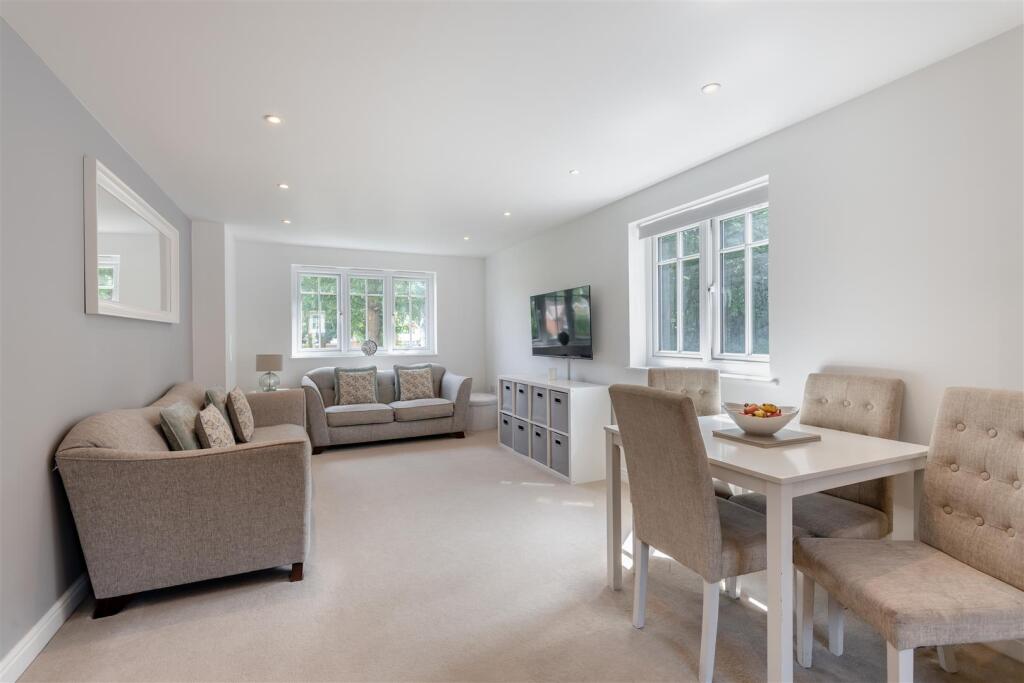 8659086-interior16.jpg