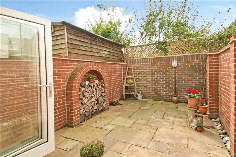 5 Postboys Row, Between Streets, Cobham, KT11 1AB