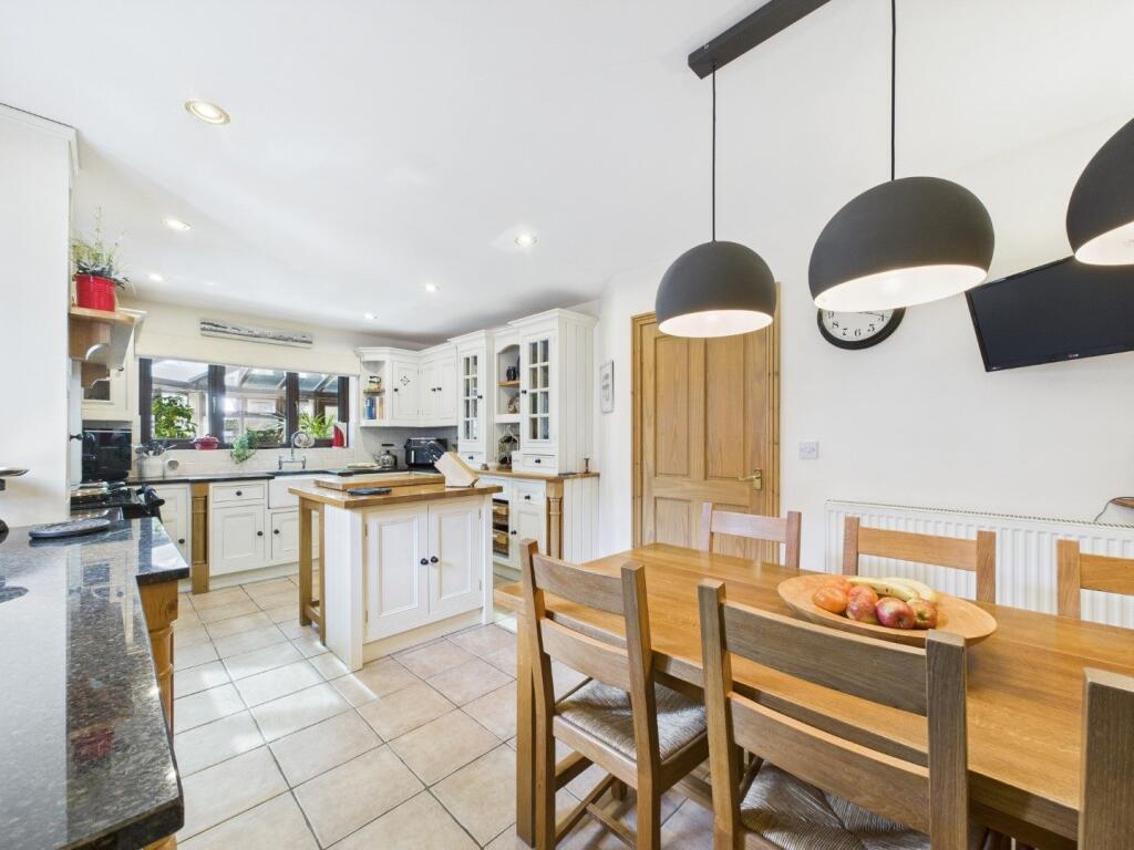 Kitchen/Breakfast Area