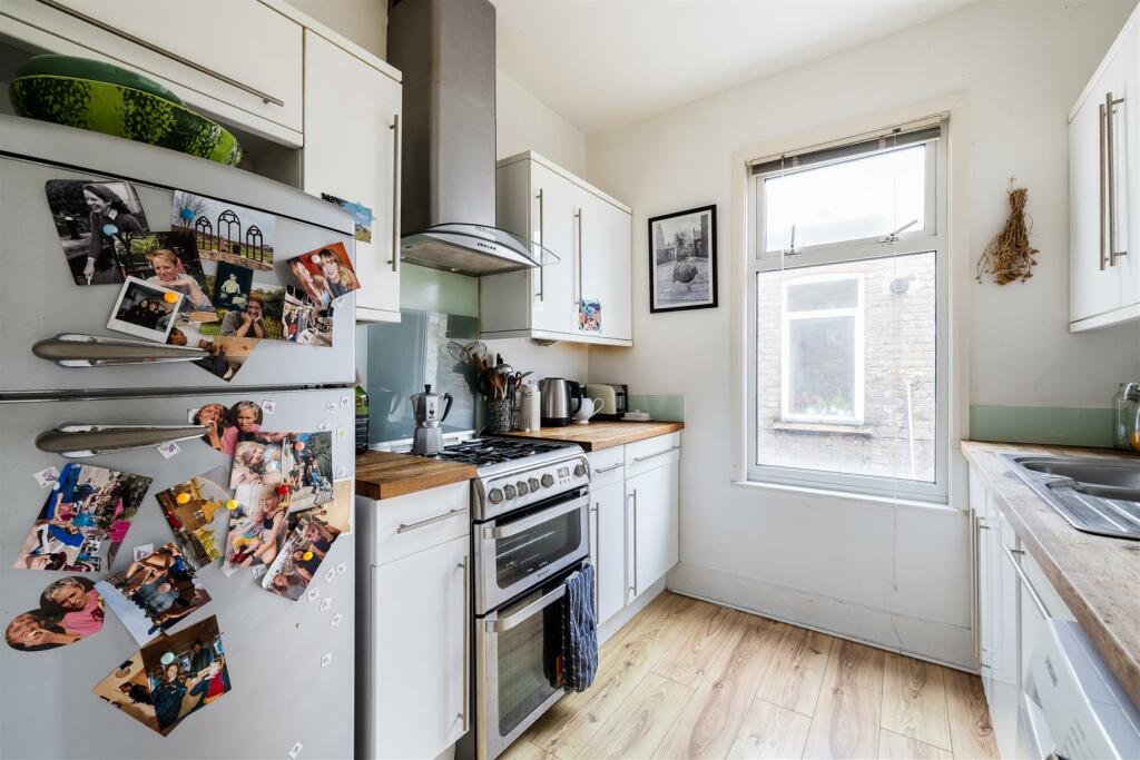 Perth Road, E10