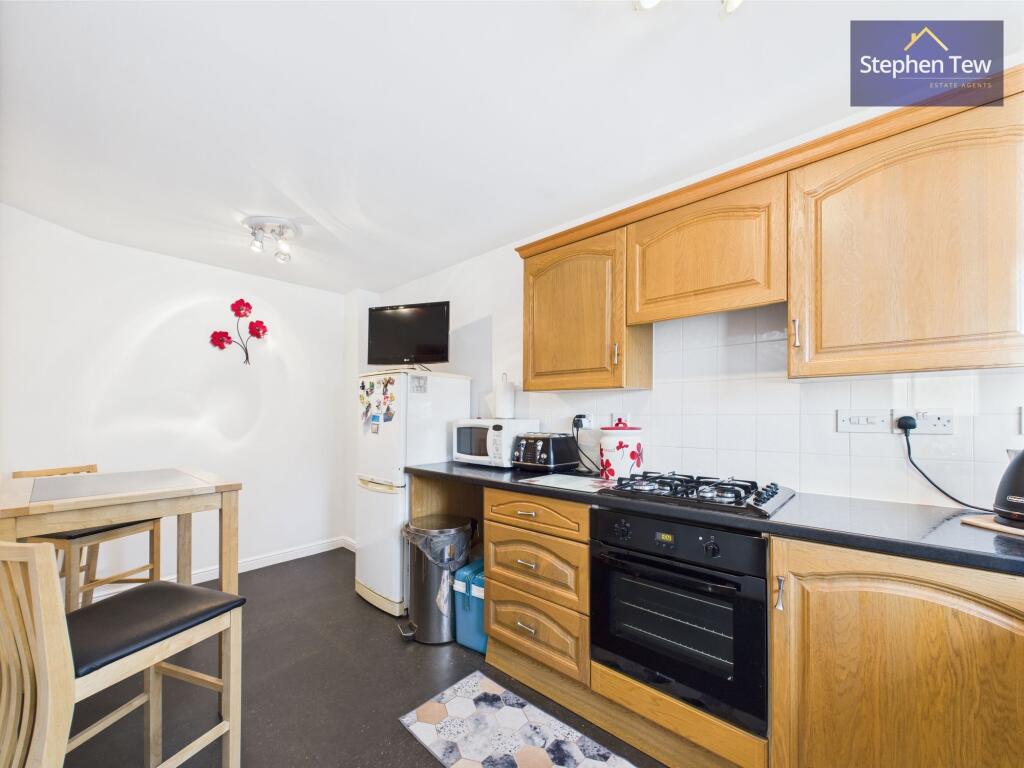 Kitchen/ Dining Room
