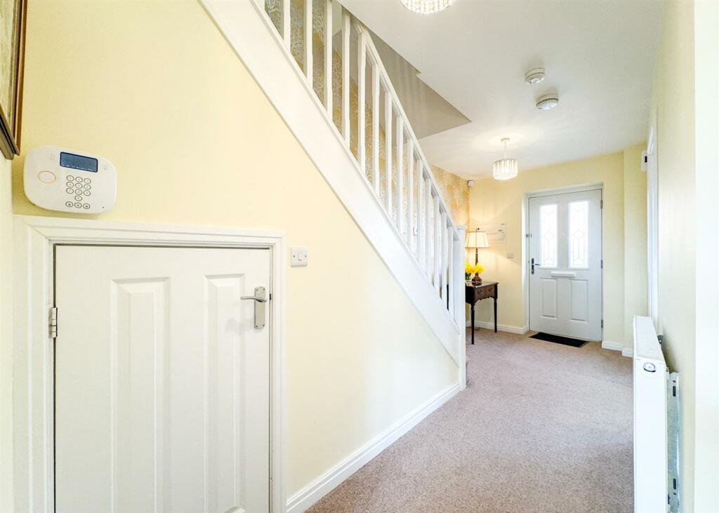 SPACIOUS ENTRANCE HALL